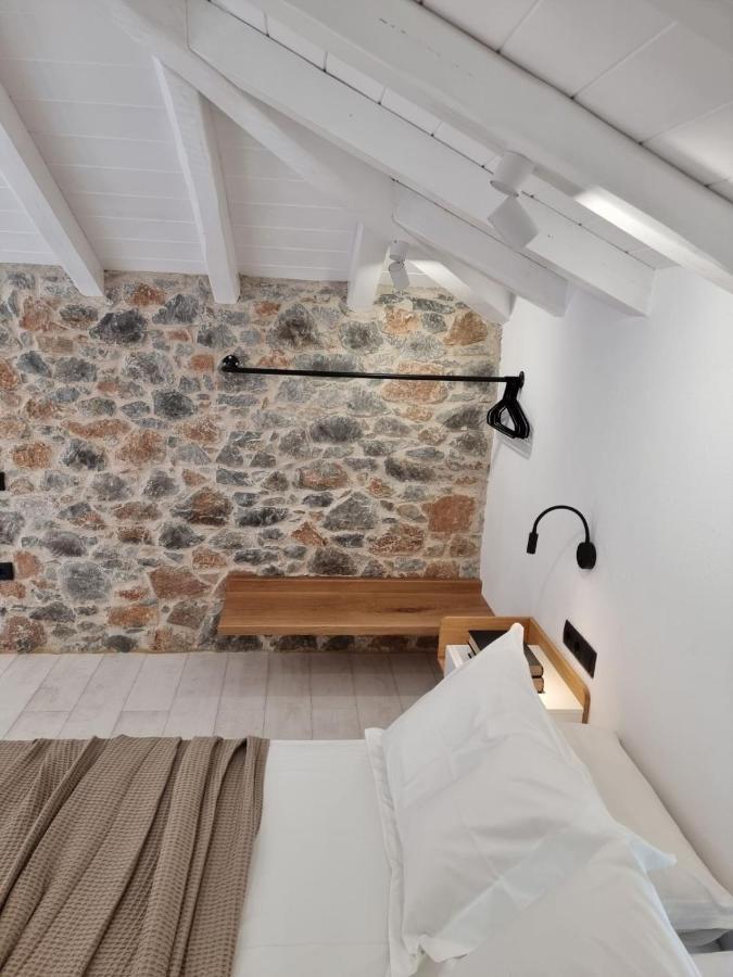 Stone Build Suite With Private Pool 콜리오스 외부 사진