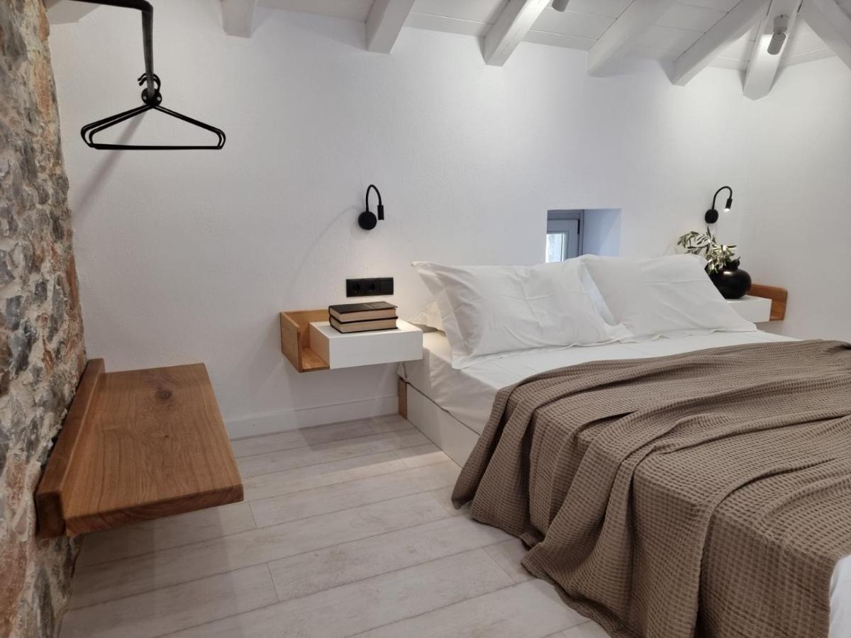 Stone Build Suite With Private Pool 콜리오스 외부 사진