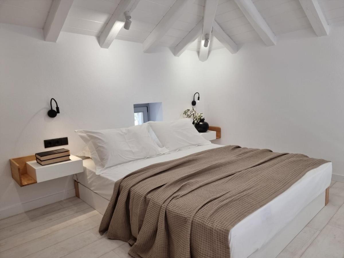 Stone Build Suite With Private Pool 콜리오스 외부 사진