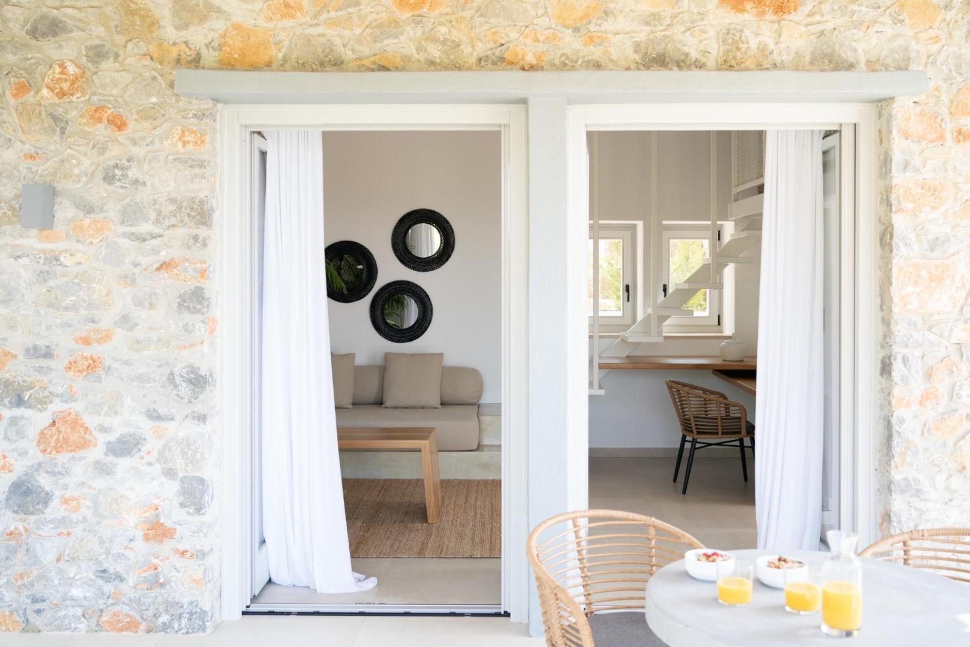 Stone Build Suite With Private Pool 콜리오스 외부 사진